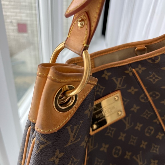 Louis Vuitton Galleria PM Shoulder Bag - Picture 13 of 16